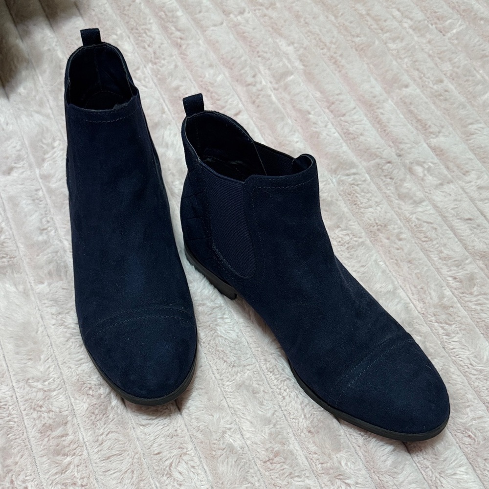 Unisa Women's Navy Ankle Booties